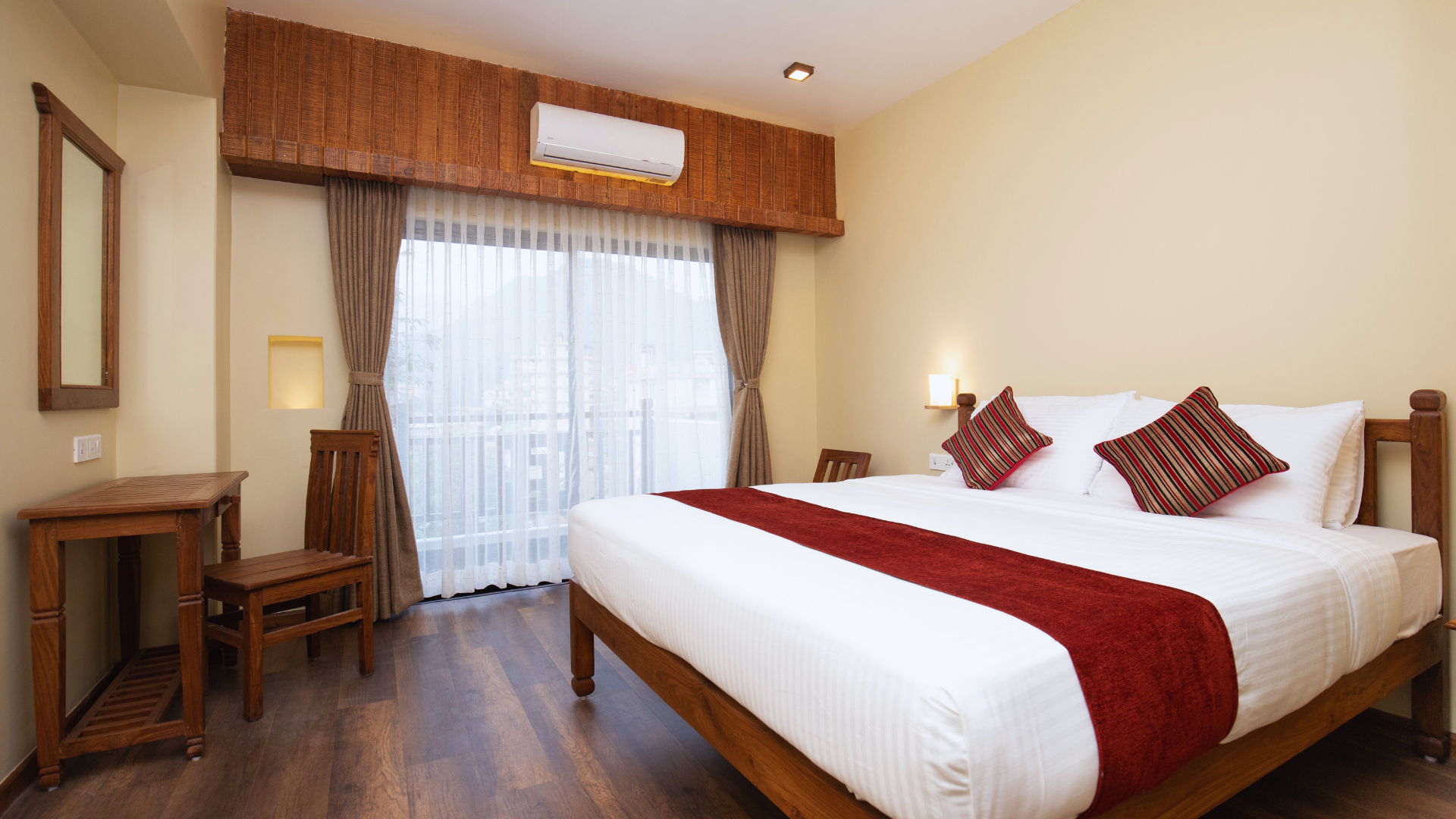 How to Compare Vacation Rentals vs Hotel Rooms: Key Considerations for Your Stay